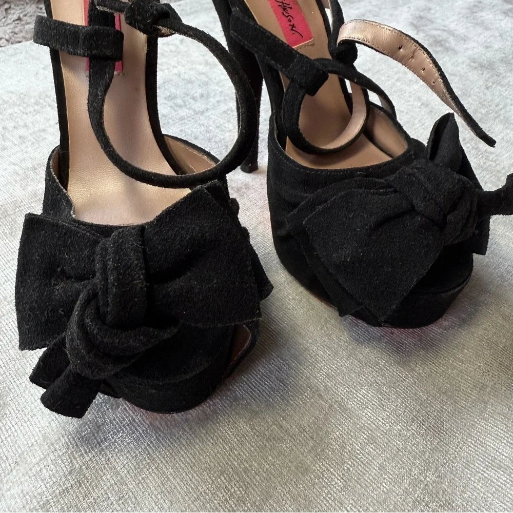 Betsy Johnson Black Velvet Platform Heels with Bows Sz 6